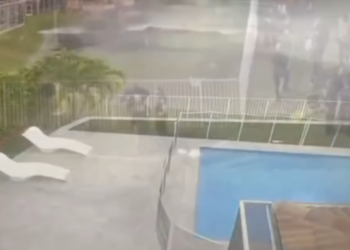 Avión que llevaba ayuda a Jamaica cayó en zona residencial de Florida